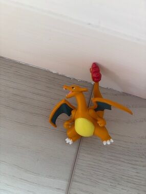Charizard little figurine